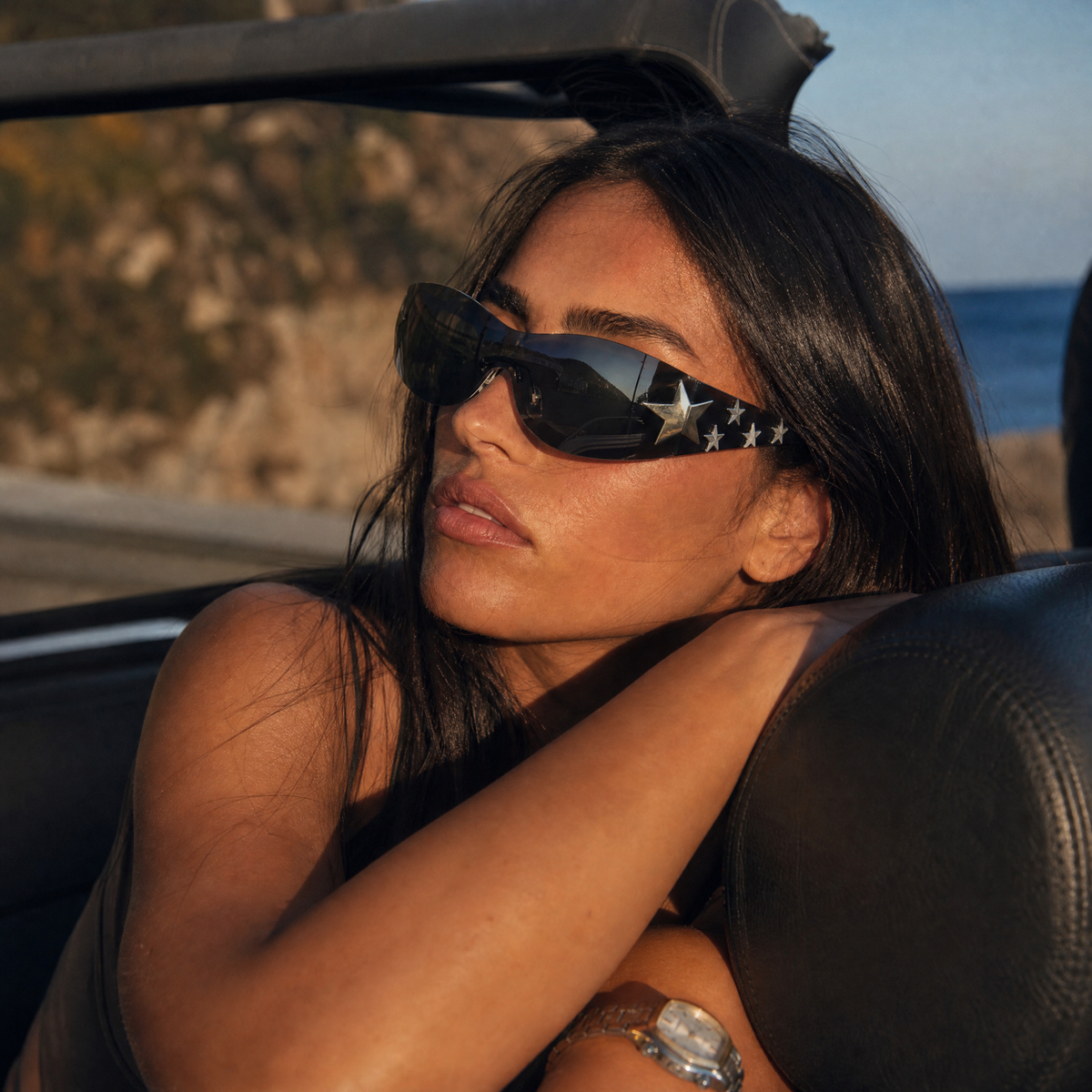 Model wearing STARRY II.